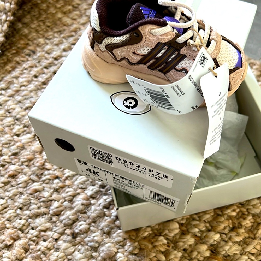 Bad Bunny Response kid size 4k NEW!!!